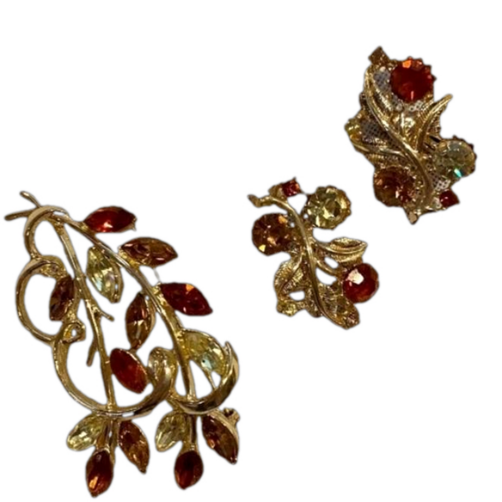 Vtg Coro clip on earrings and brooch set gold tone yellow, amber crystals RARE